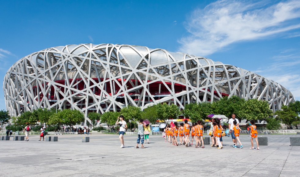 北京奥林匹克国家体育场-鸟巢和一群游客_副本